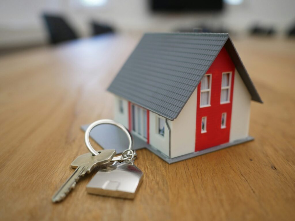 keys with a little house on a table representing CoO (change of occupier)